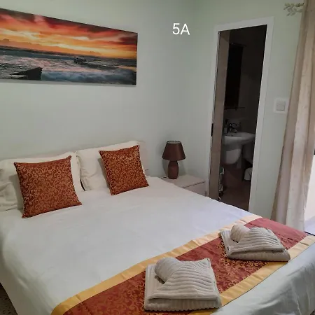 게스트하우스 Seabreeze Guestrooms 4*