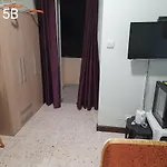 Seabreeze Guestrooms 게스트하우스 4*