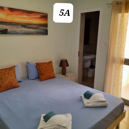 Seabreeze Guestrooms 4*